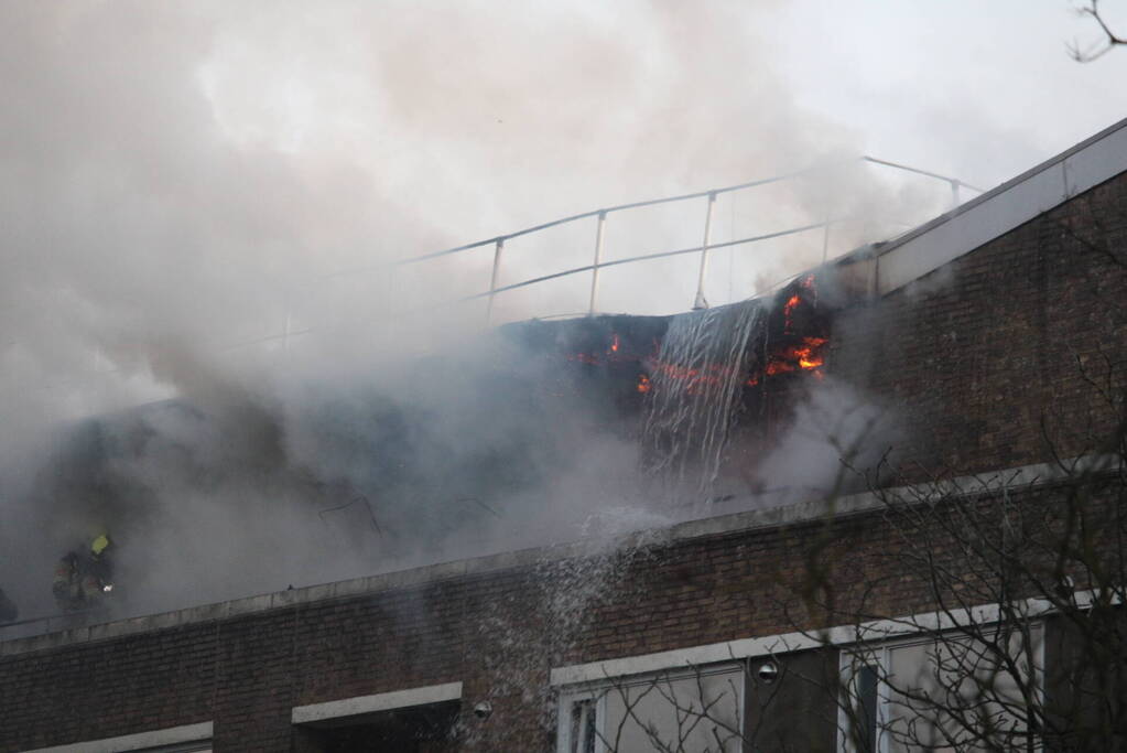 Grote uitslaande brand bij AZC