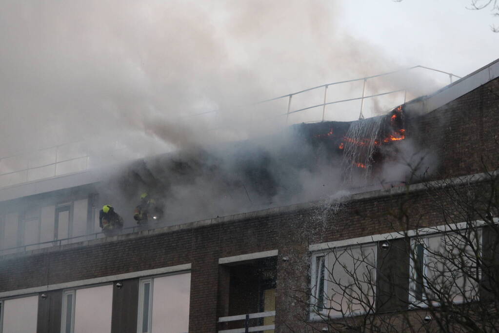 Grote uitslaande brand bij AZC