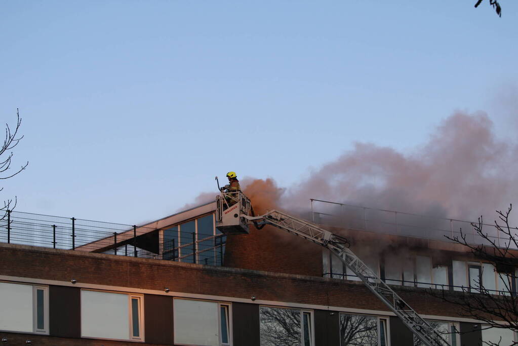 Grote uitslaande brand bij AZC
