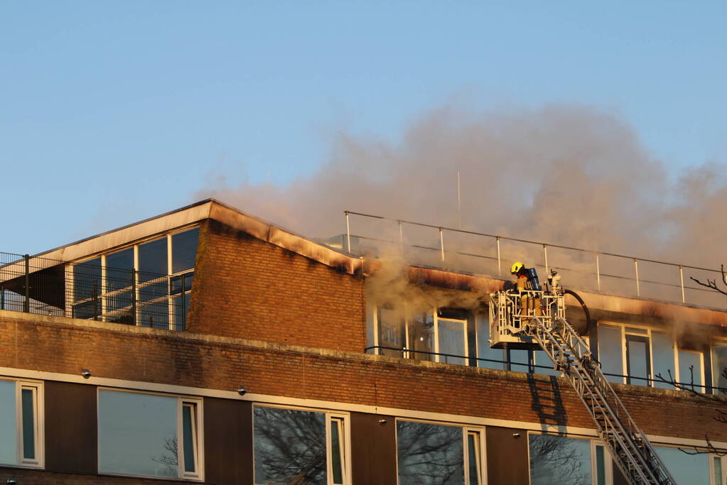 Grote uitslaande brand bij AZC