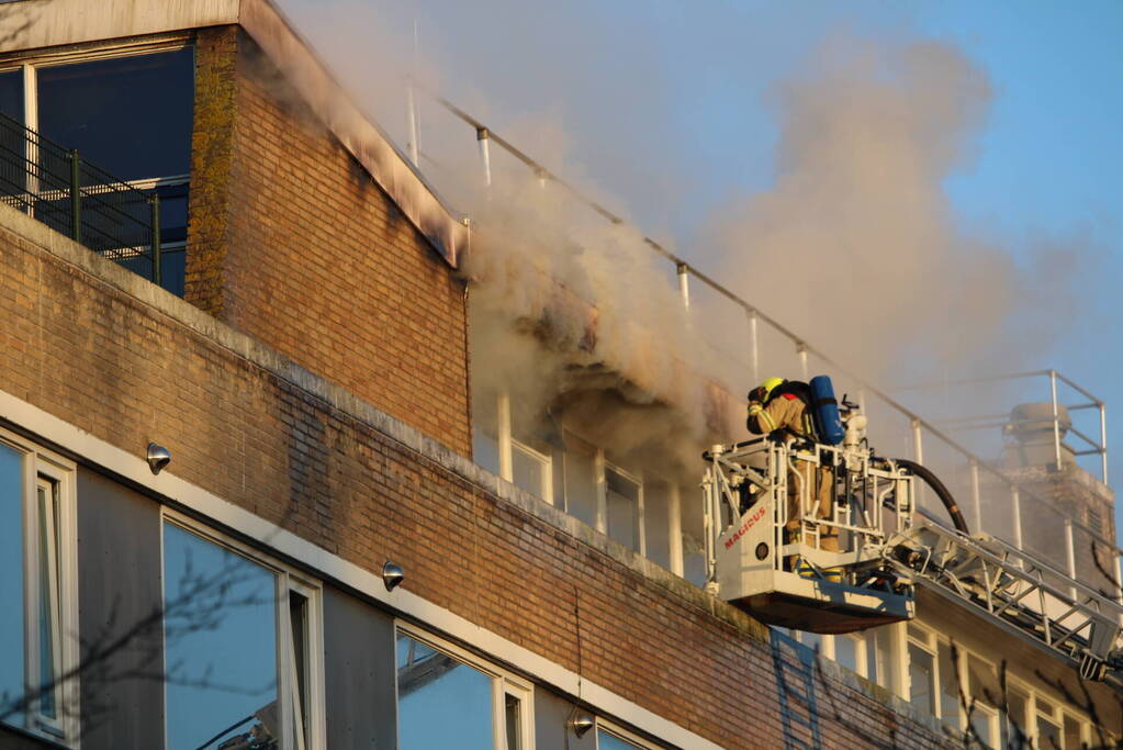 Grote uitslaande brand bij AZC
