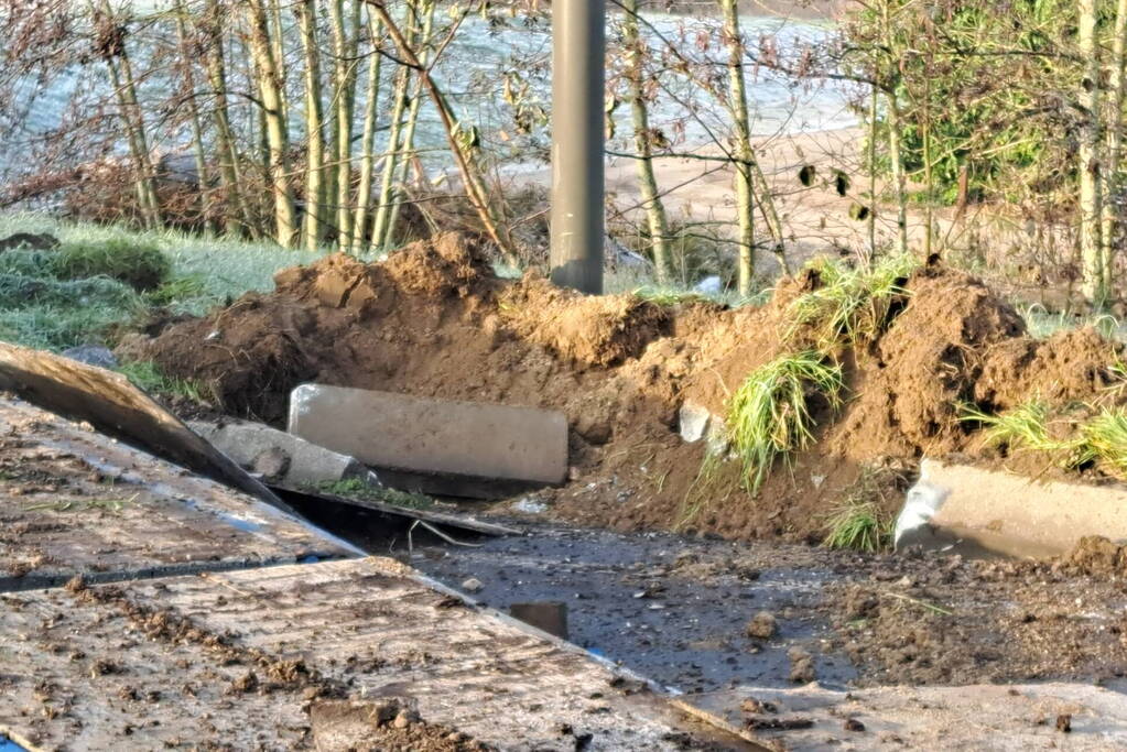 Schade nadat tractor lading verliest