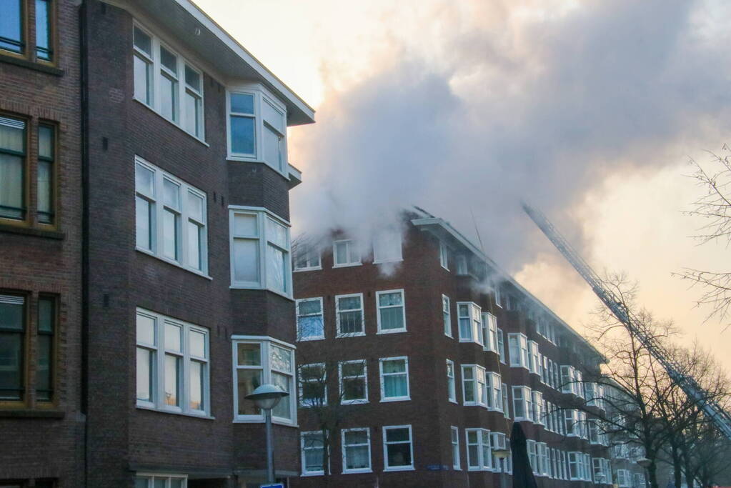 Moeilijk bereikbare brand in dak