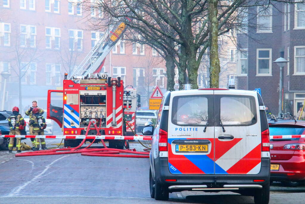Moeilijk bereikbare brand in dak