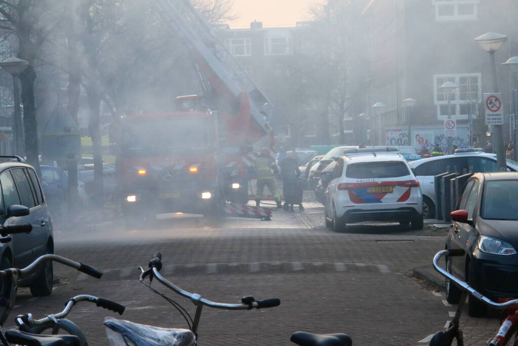 Moeilijk bereikbare brand in dak