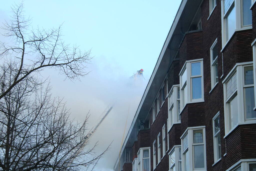 Moeilijk bereikbare brand in dak