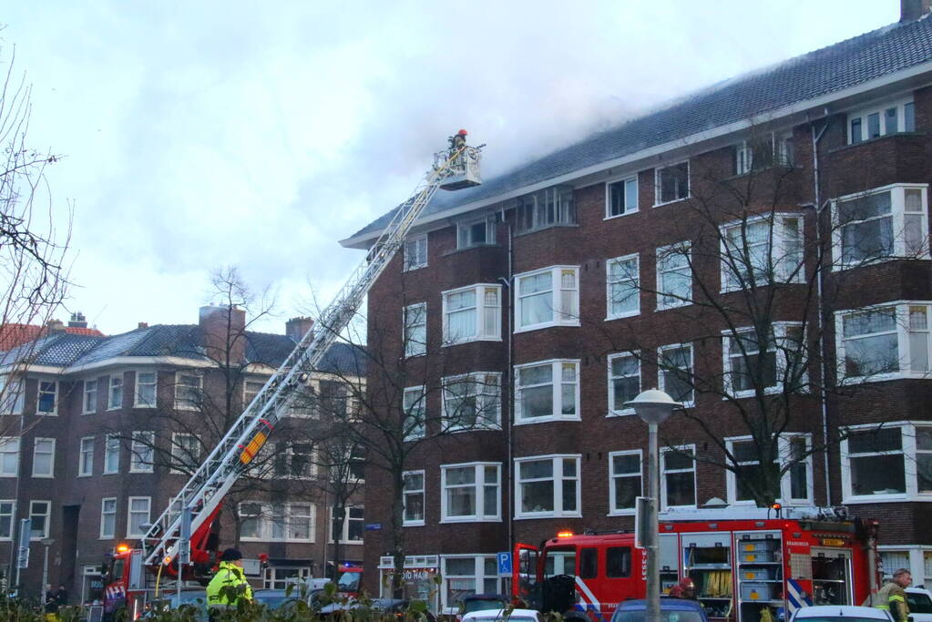 Moeilijk bereikbare brand in dak