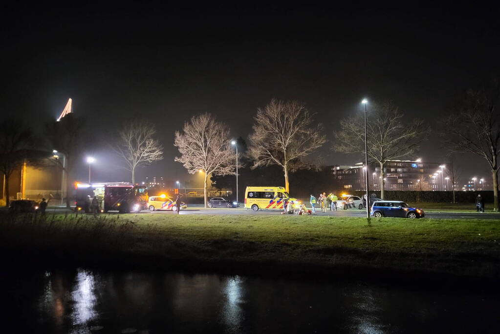 Auto belandt op kop na ongeval