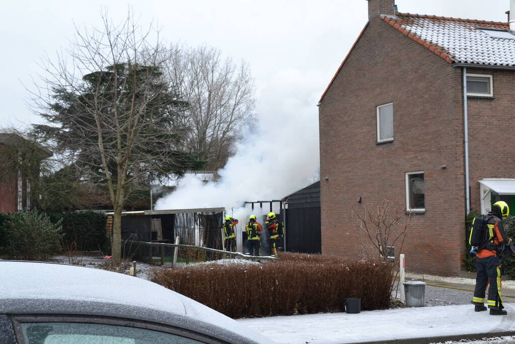 Veel rookontwikkeling bij brand in container