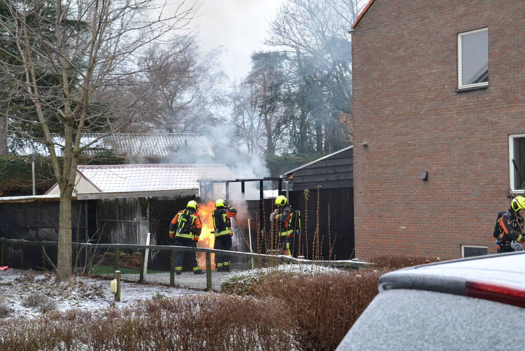 Veel rookontwikkeling bij brand in container