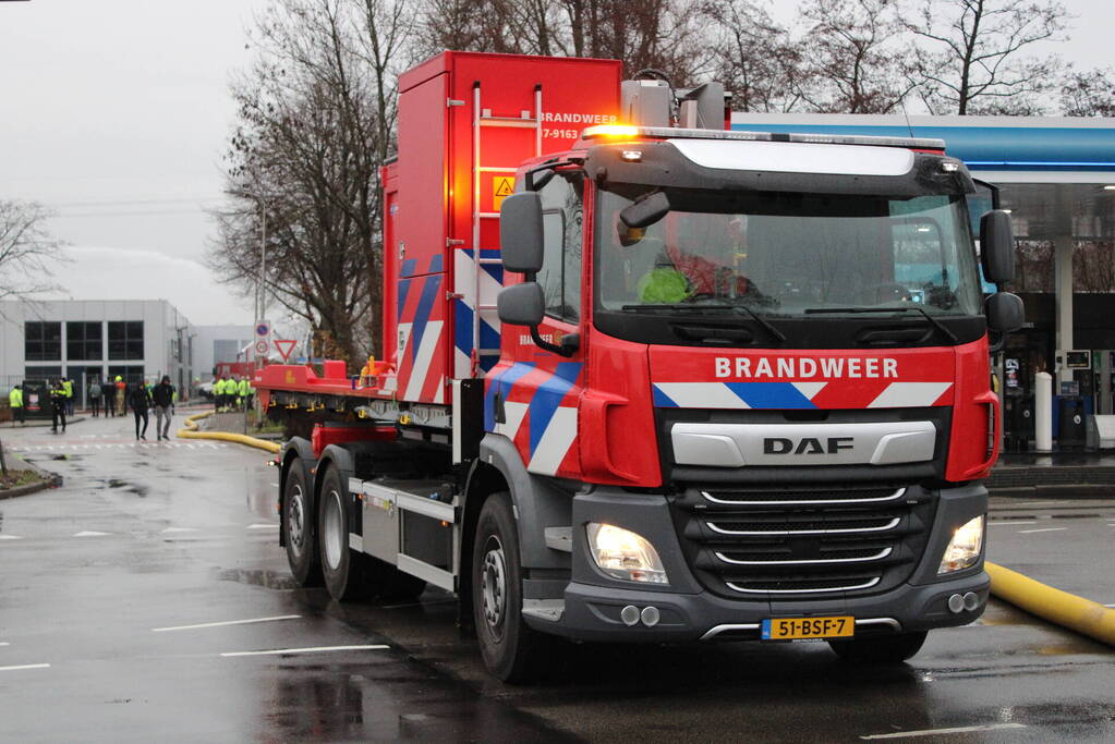 Zeer grote brand in bedrijfspand