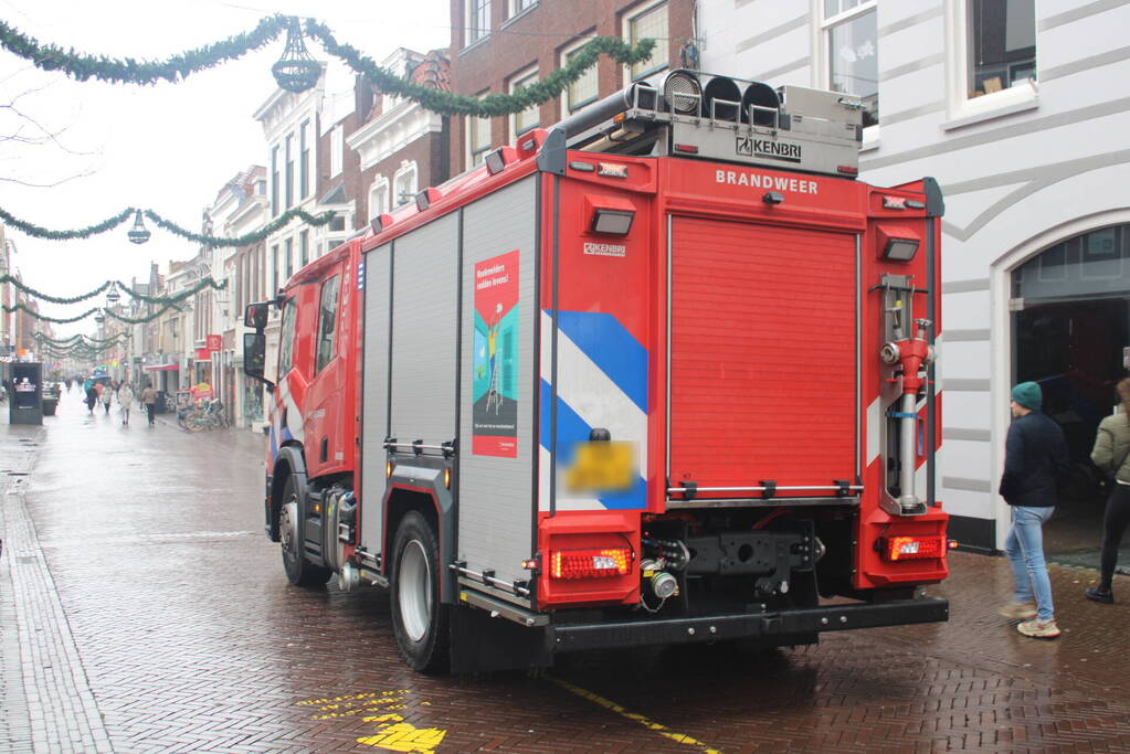 Scherpe delen vallen van gevel