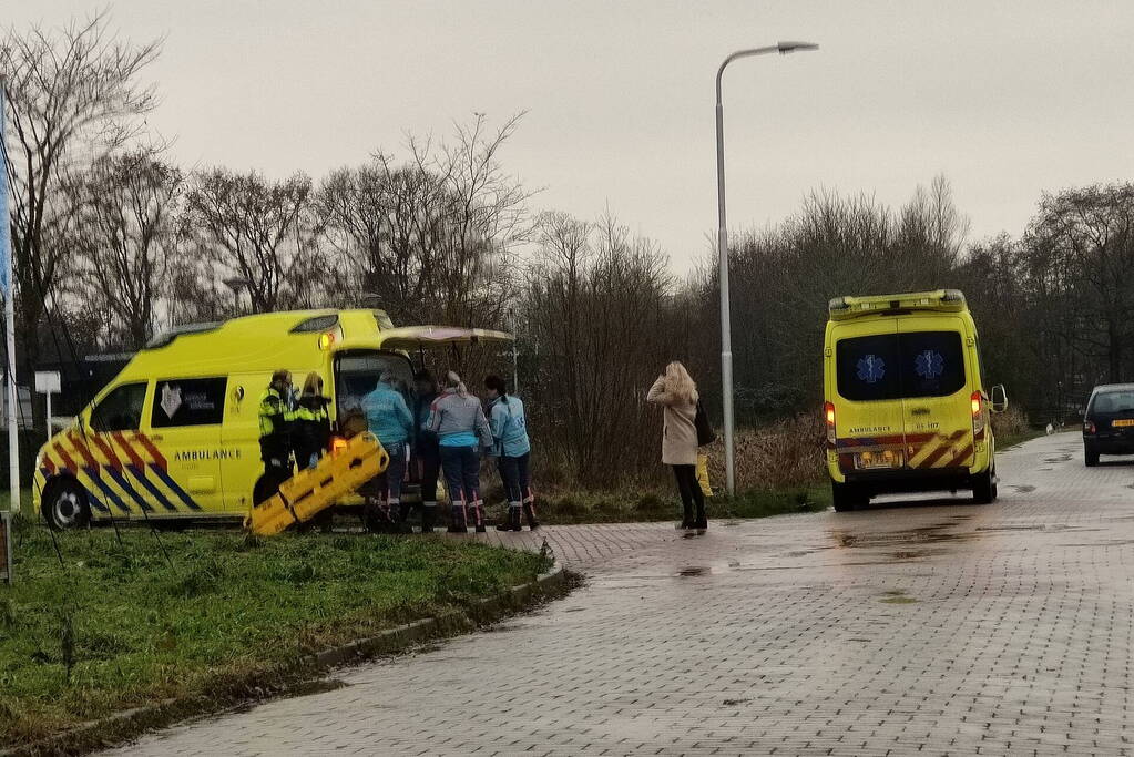 Persoon gewond na val in water