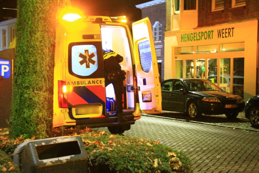 Grote inzet nadat mannen onwel raken in toiletruimte