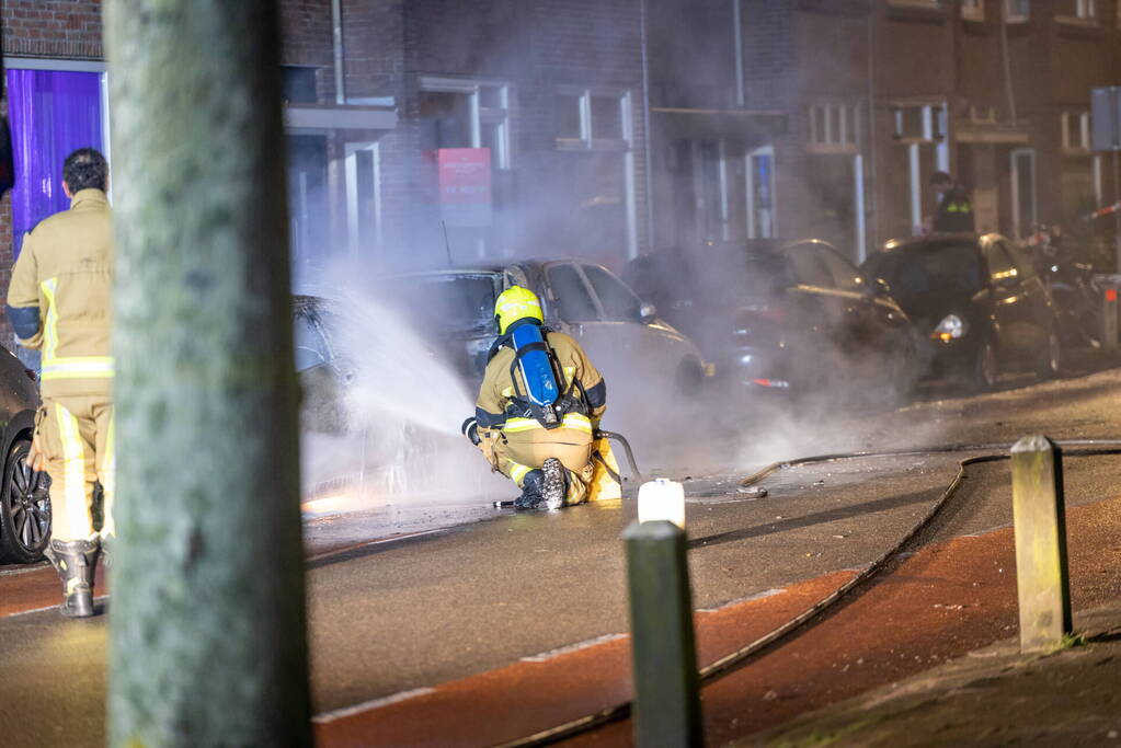 Drie personenwagens beschadigd door brand