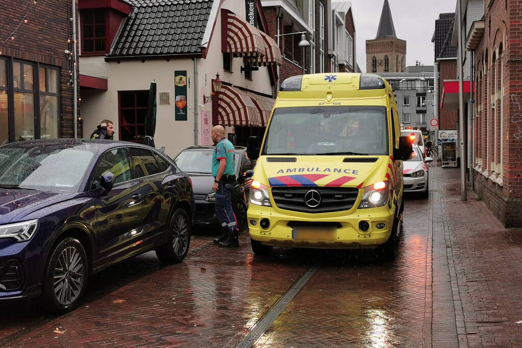 Fietser gewond bij botsing met auto