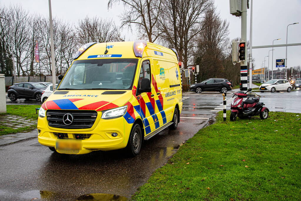 Botsing tussen auto en scooter
