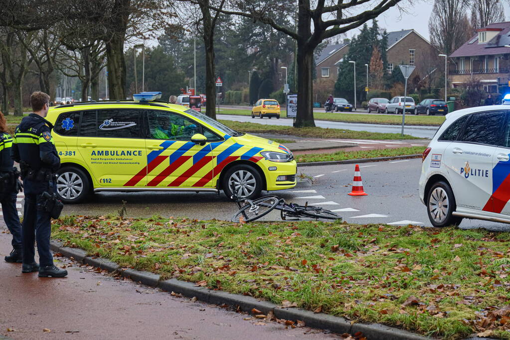 Fietser aangereden op rotonde
