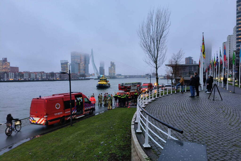 Grote inzet na aantreffen kleding op kade