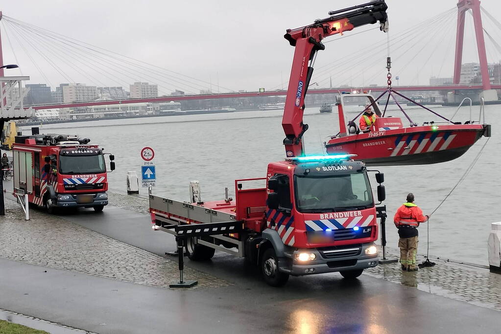 Grote inzet na aantreffen kleding op kade