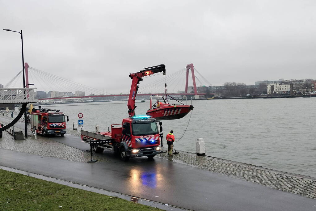 Grote inzet na aantreffen kleding op kade