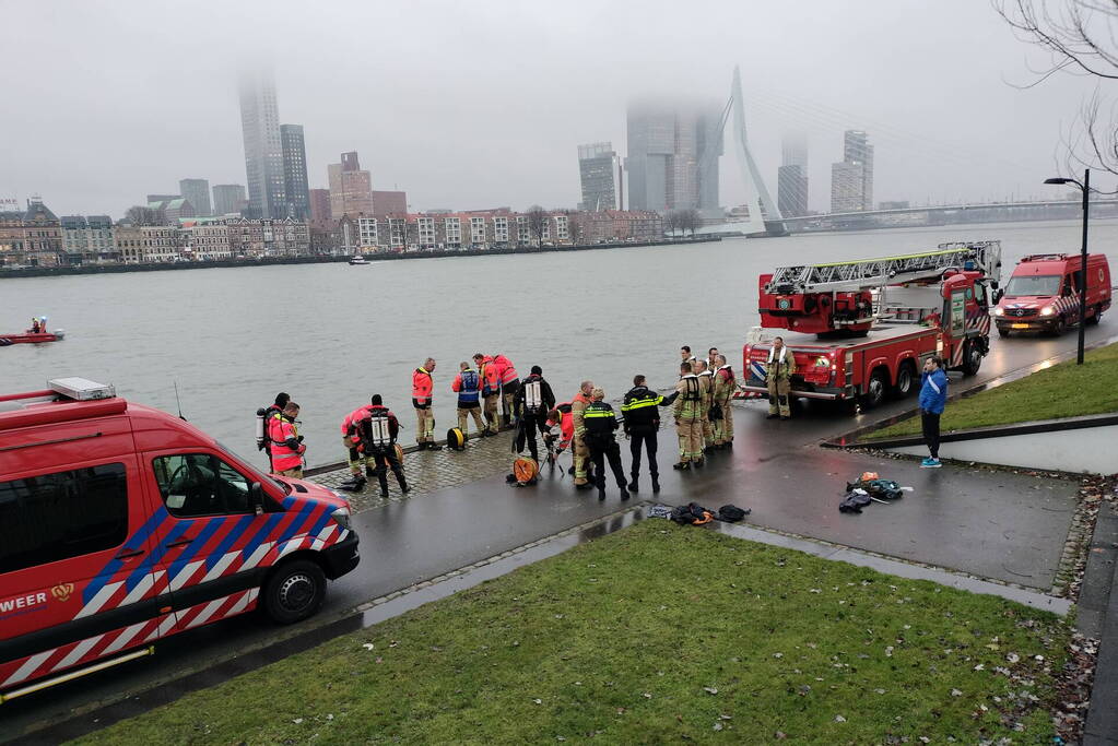 Grote inzet na aantreffen kleding op kade