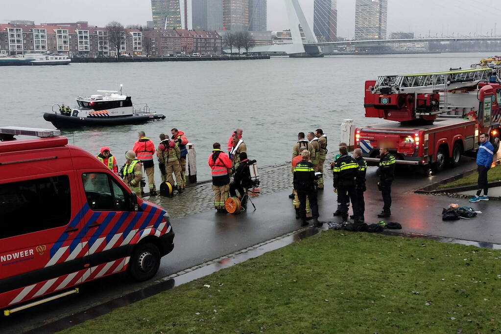 Grote inzet na aantreffen kleding op kade