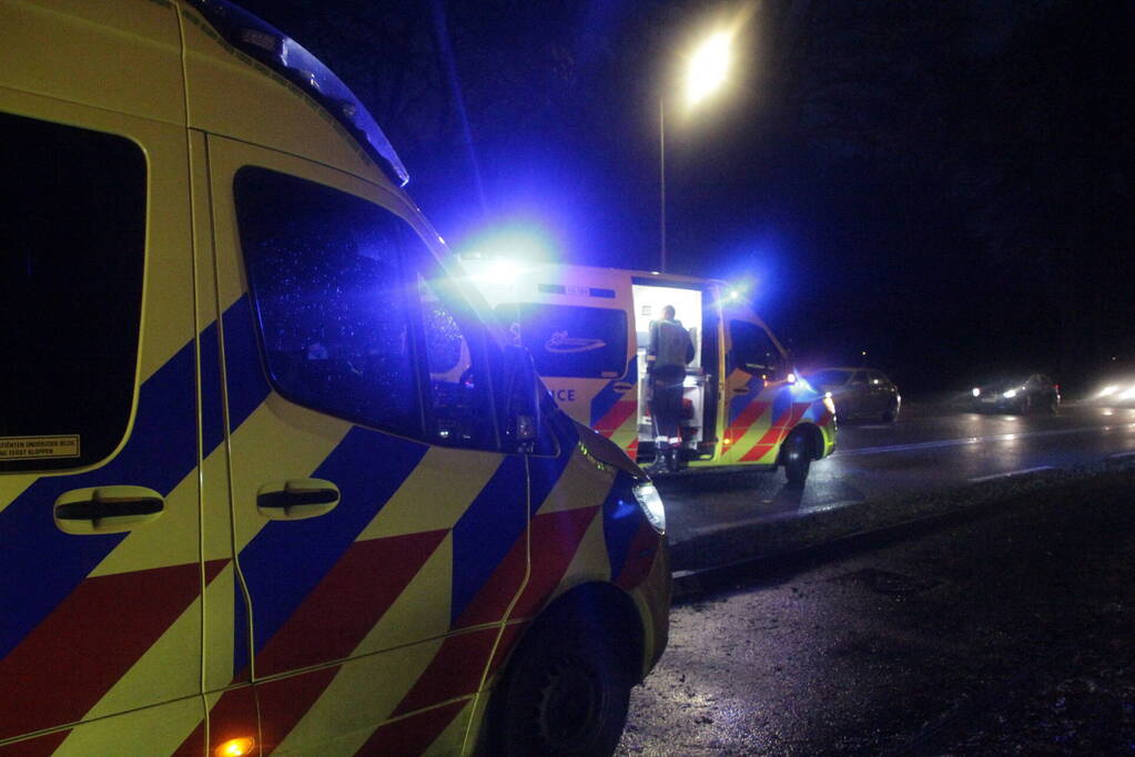 Fietser geschept door personenauto