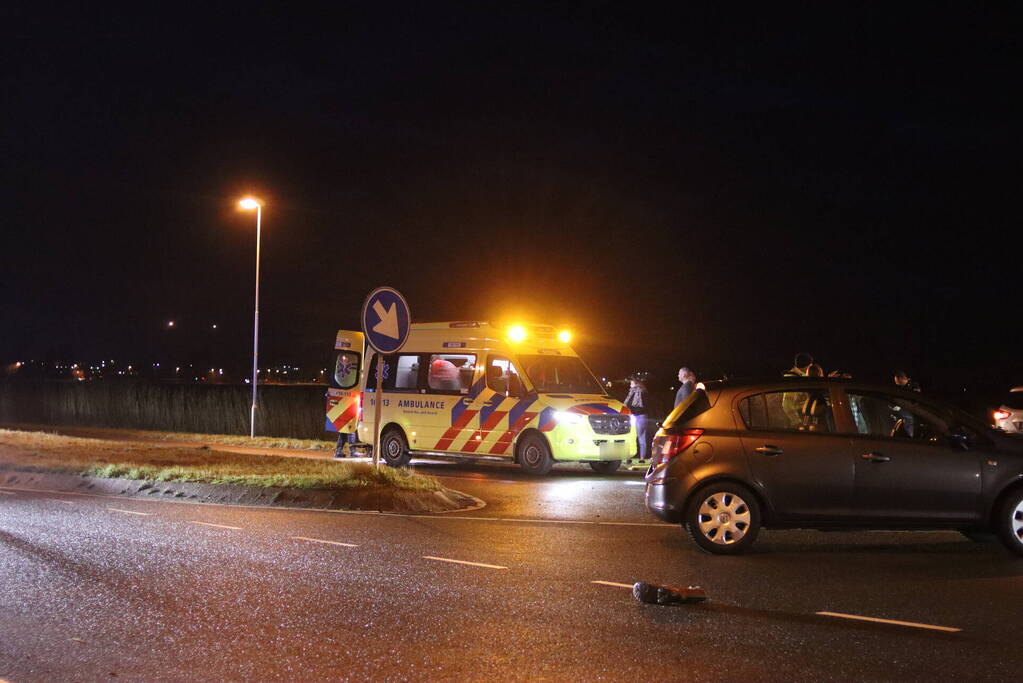 Motorrijder zwaargewond bij botsing met auto