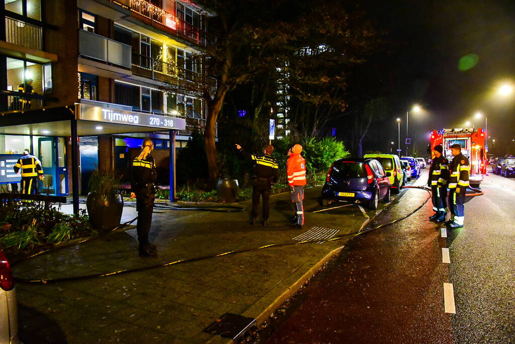 Vuurwerk veroorzaakt brand in hal