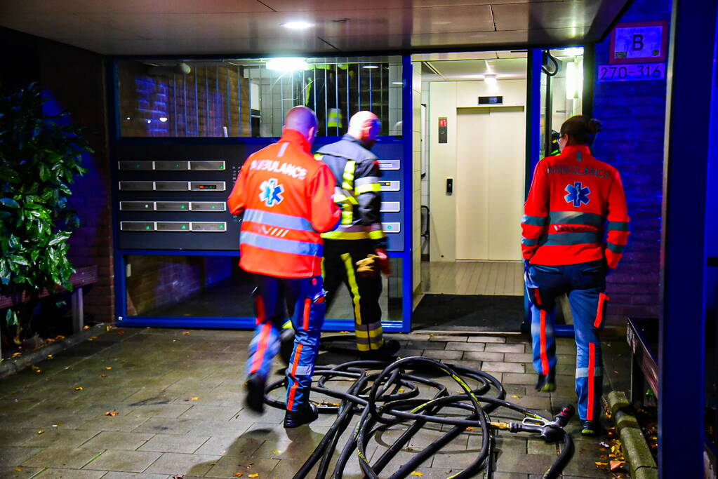Vuurwerk veroorzaakt brand in hal