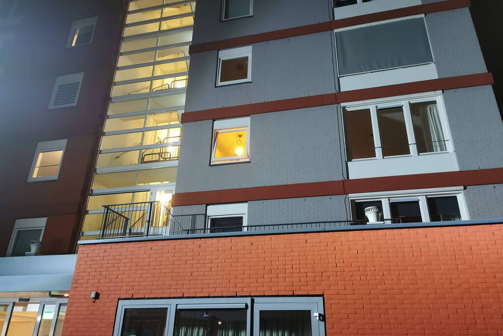 Bewoonster gewond bij woningbrand