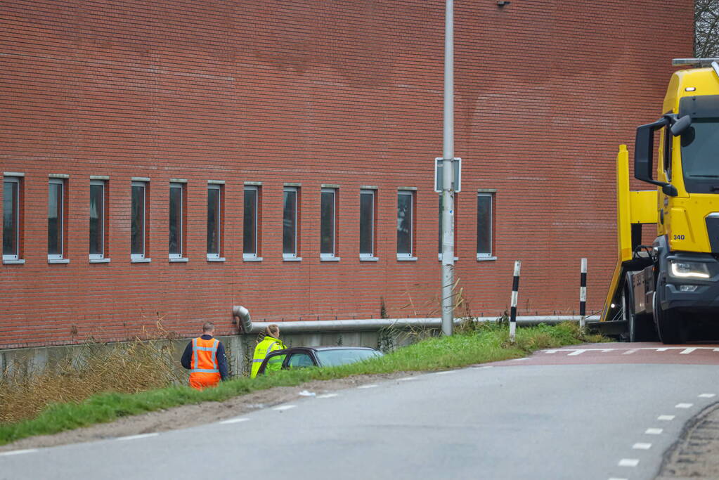 Auto te water geraakt