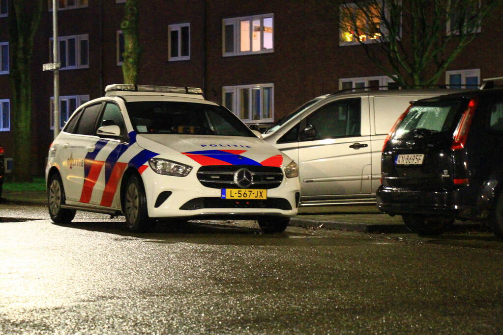 Brandweer haalt overleden persoon uit woning