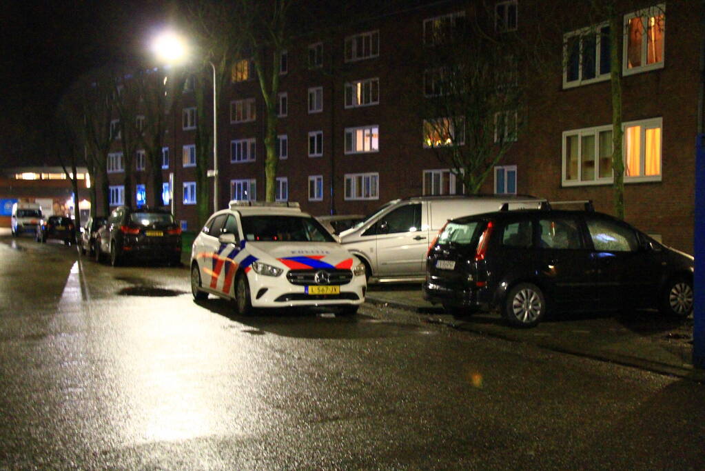 Brandweer haalt overleden persoon uit woning
