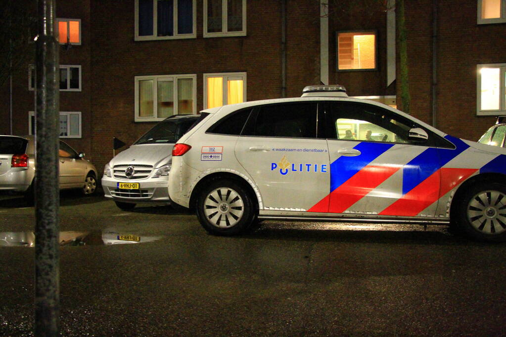 Brandweer haalt overleden persoon uit woning