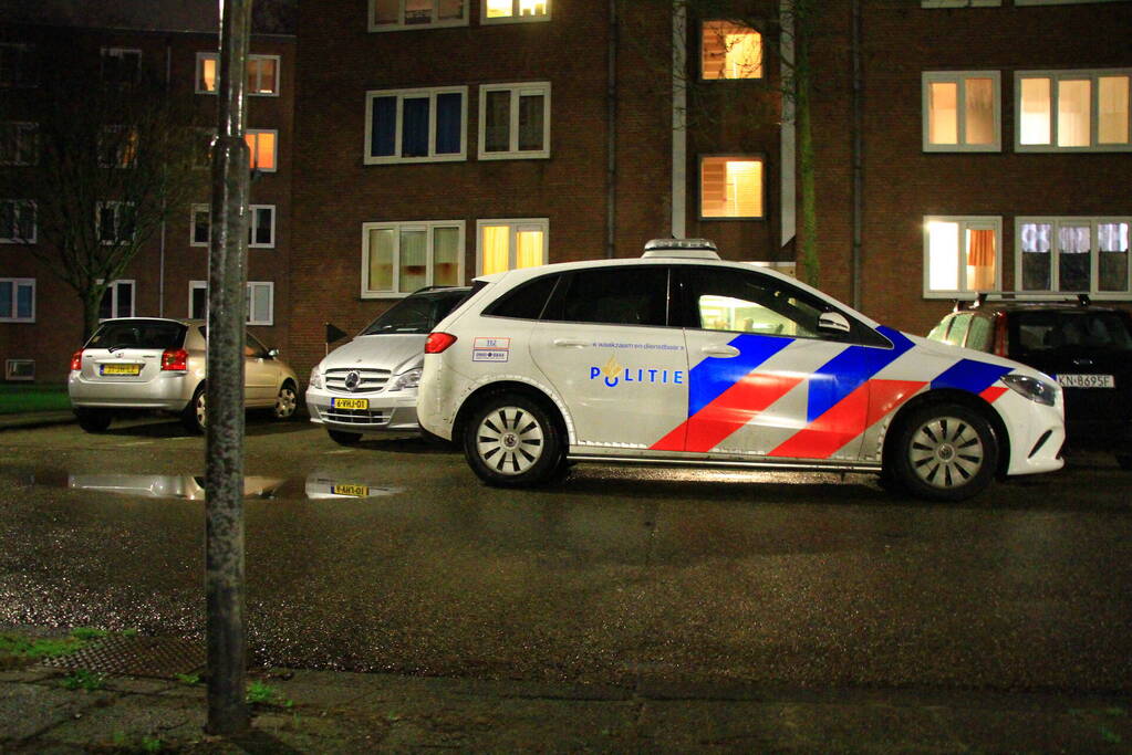 Brandweer haalt overleden persoon uit woning