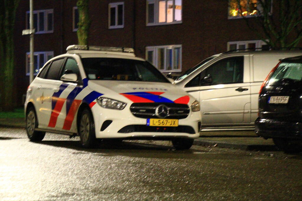 Brandweer haalt overleden persoon uit woning