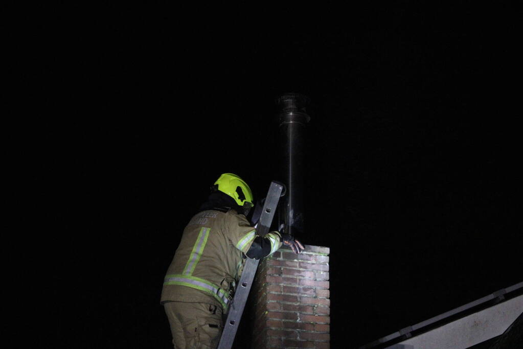 Schoorsteenbrand snel onder controle