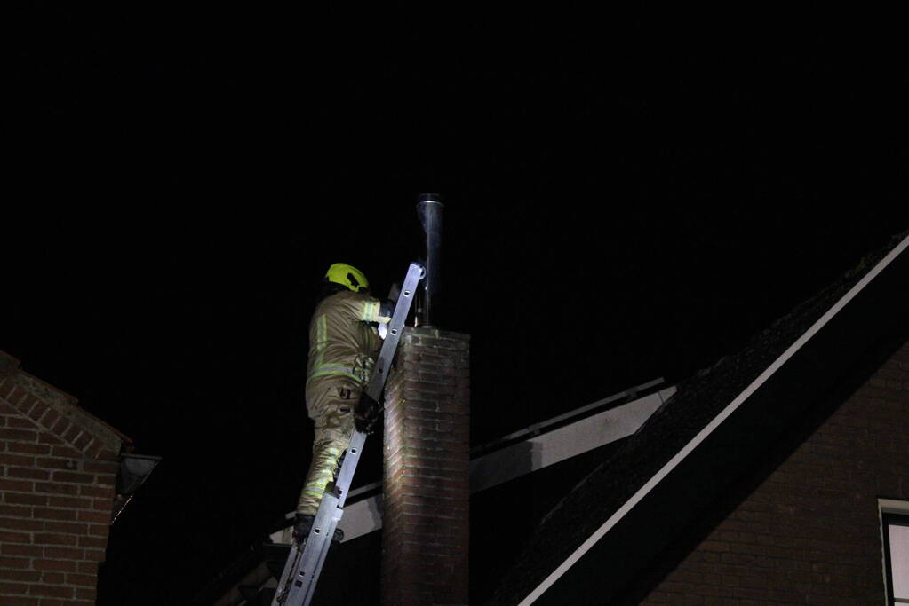 Schoorsteenbrand snel onder controle