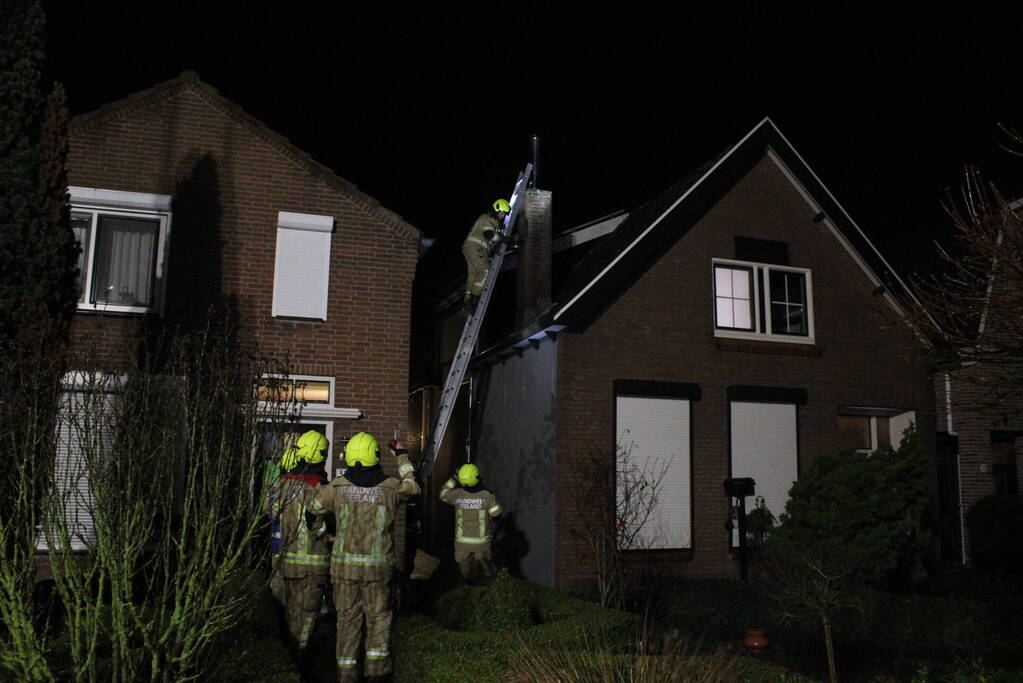 Schoorsteenbrand snel onder controle