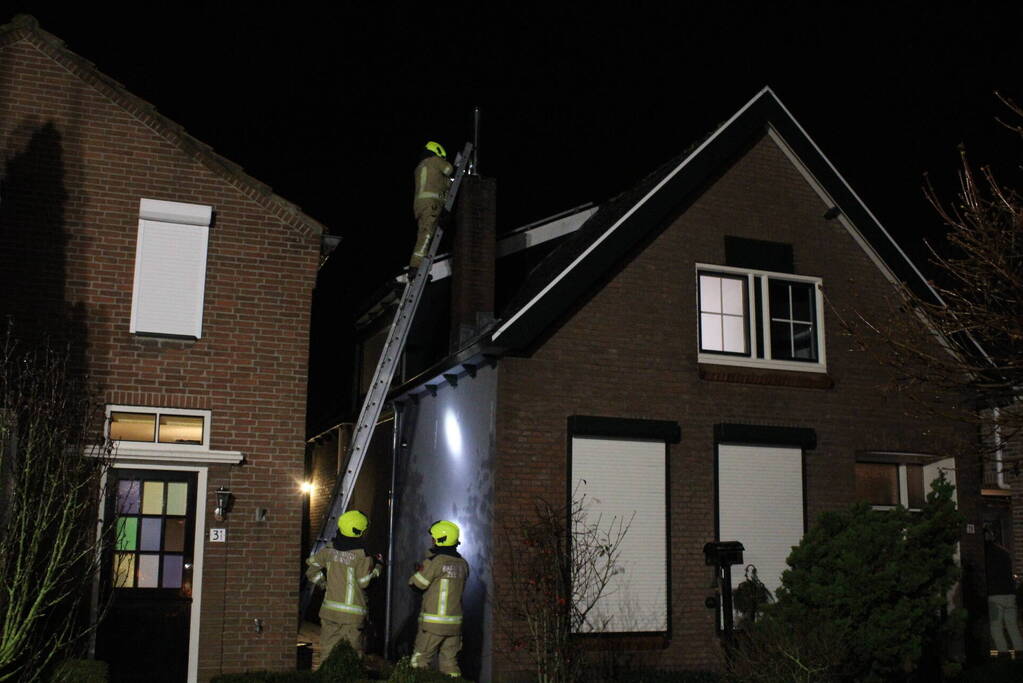 Schoorsteenbrand snel onder controle