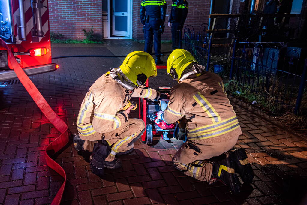 Buurman ontdekt brand in woning van buren