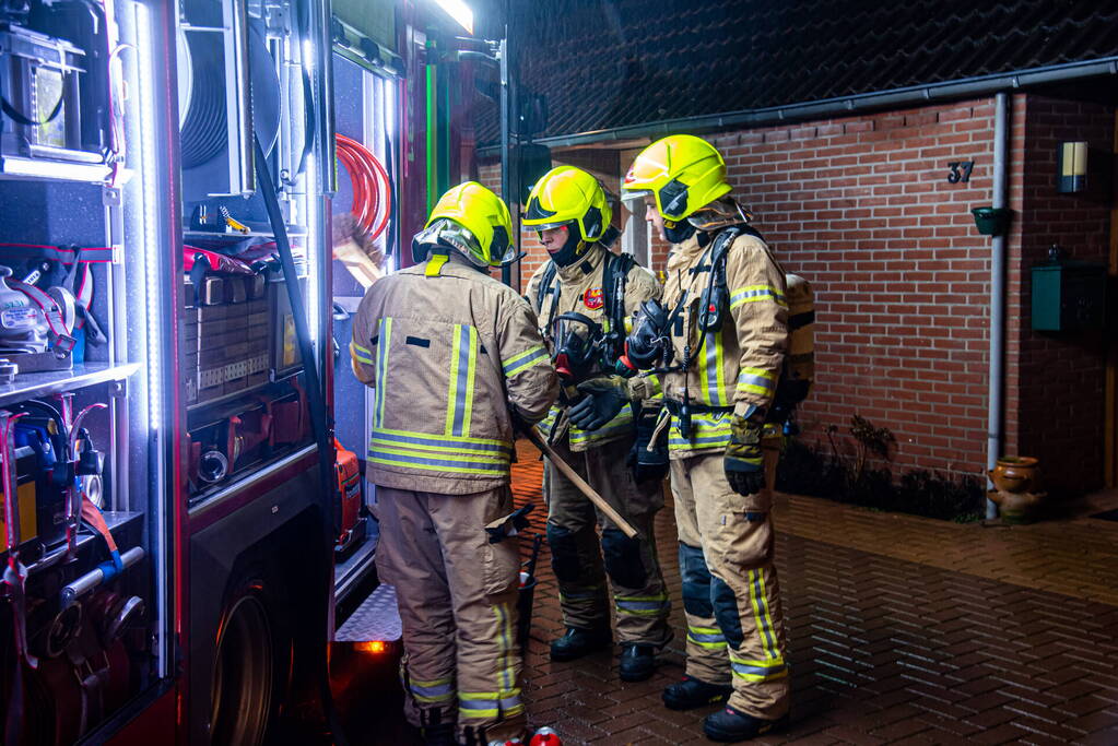 Buurman ontdekt brand in woning van buren