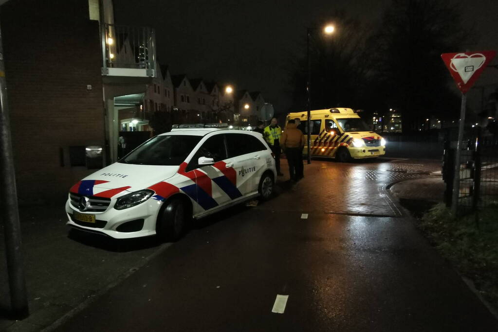 Voetganger en scooterrijder in botsing