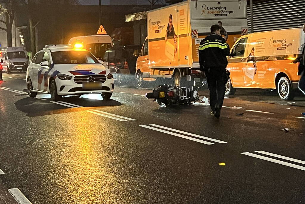 Voetganger en brommerrijder gewond bij botsing