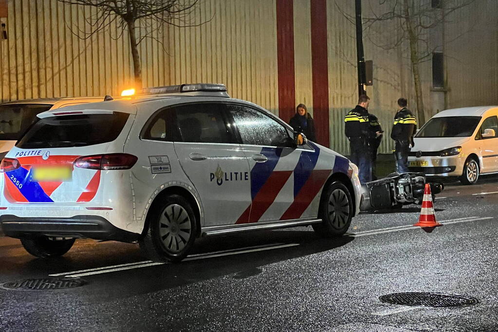Voetganger en brommerrijder gewond bij botsing