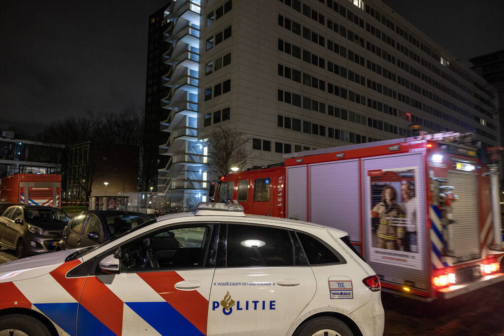 Grote brand op de vierde etage van flatgebouw