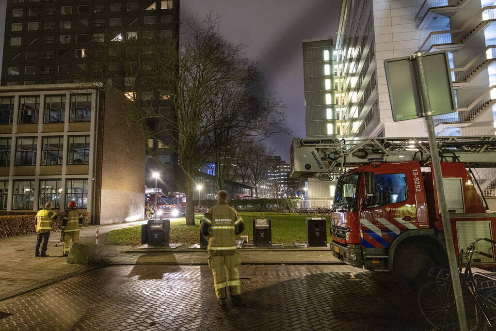 Grote brand op de vierde etage van flatgebouw