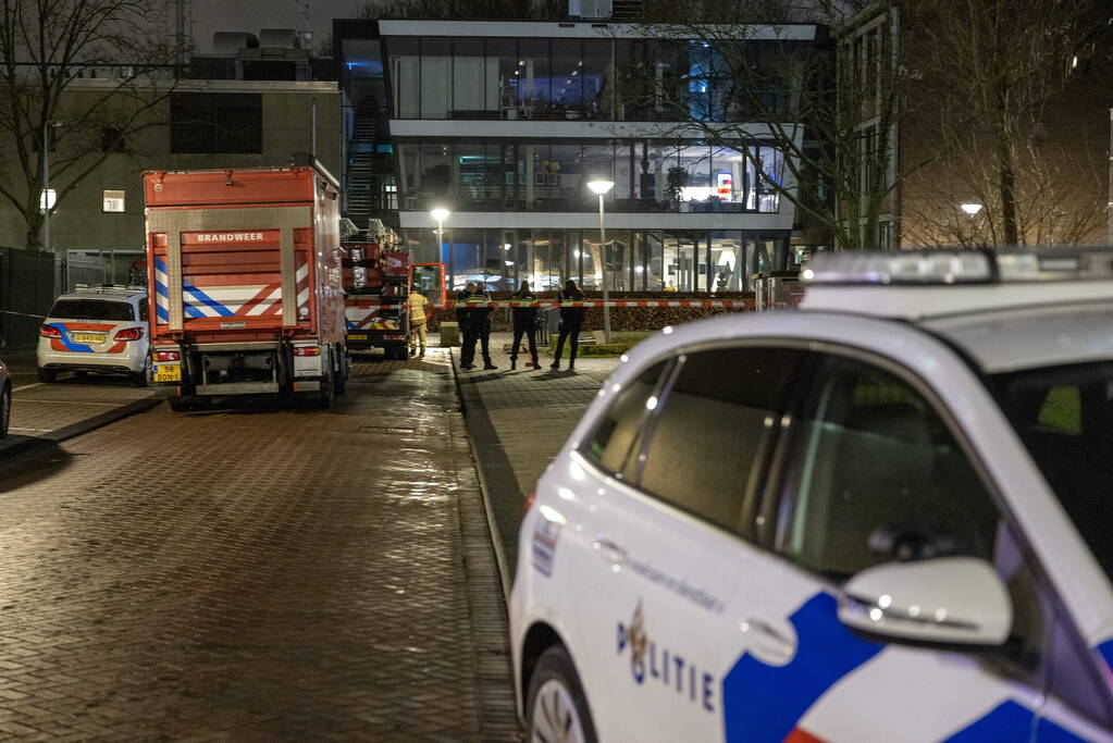 Grote brand op de vierde etage van flatgebouw